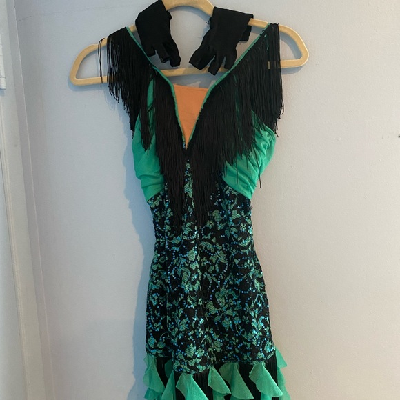Beautiful costume. Great for dance competition, recital, Halloween. Adult small - Picture 4 of 4